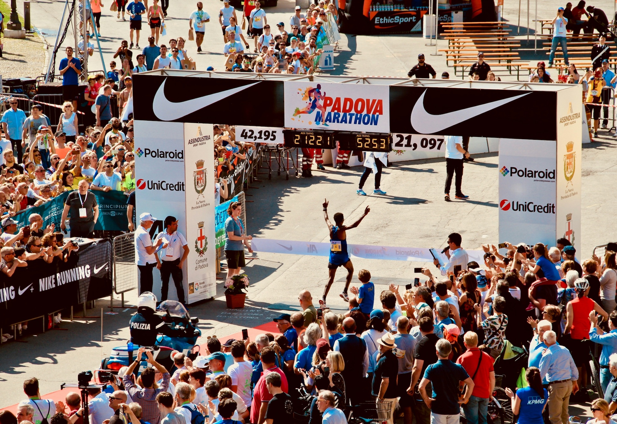 Padova Marathon 2018; image by Pietro Rampazzo, via Unsplash.com.