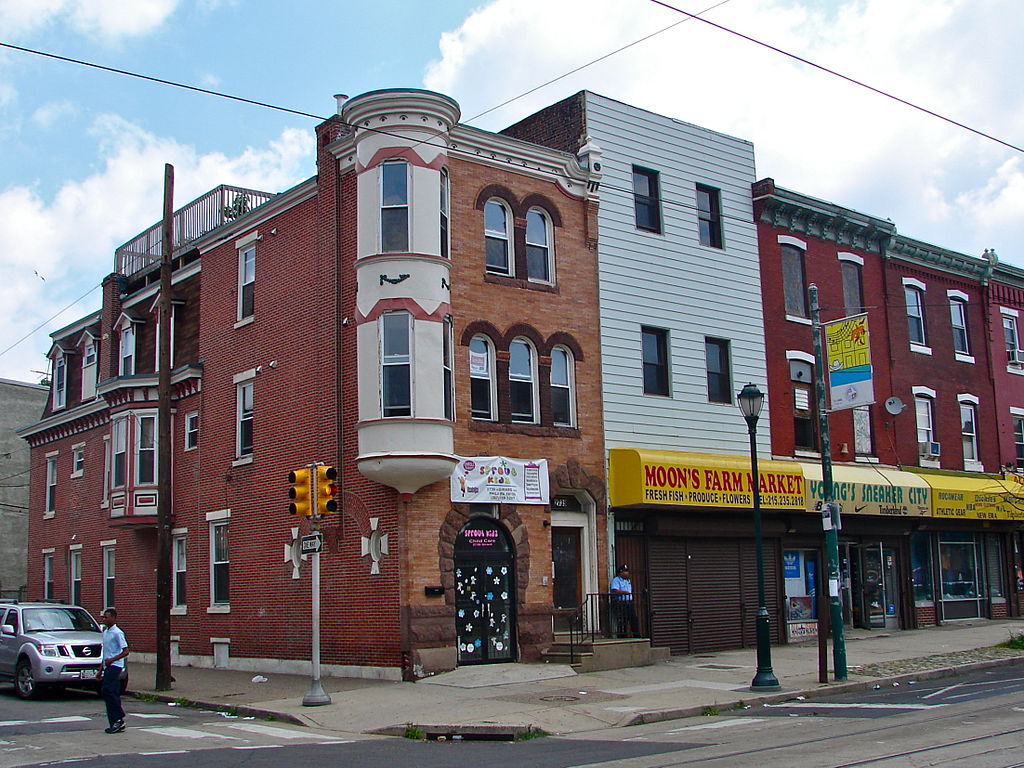 On West Girard Avenue, between North Taney and North 29th Streets, in the Brewerytown neighborhood of north Philadelphia. Image by Smallbones, via Wikimedia Commons, CC0.